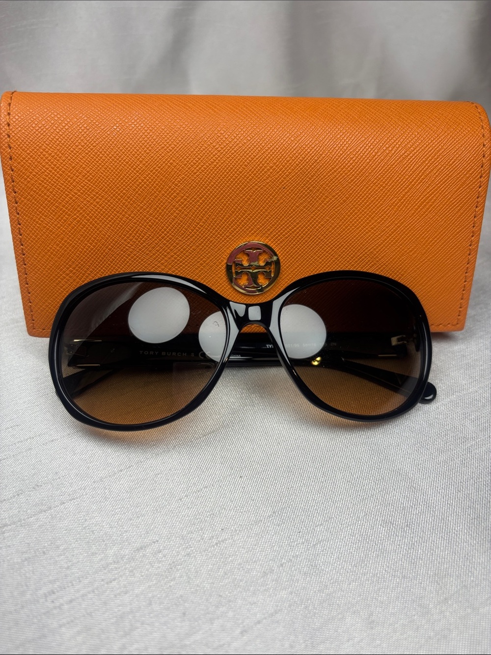 Tory Burch Black Sunglasses with Brown Gradient Lenses and Orange Logo Case